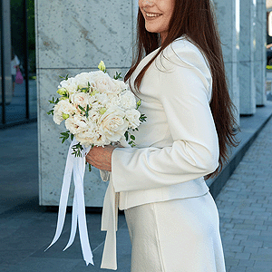 White rose 50 cm Ecuador - 5, Carnation white, cream - 9, lisianthus - 4, Eucalyptus parvifolia (1 pc.), Ribbon