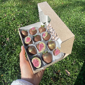 Chocolate-Covered Strawberries "Fig Accent" with delivery Yaroslavl