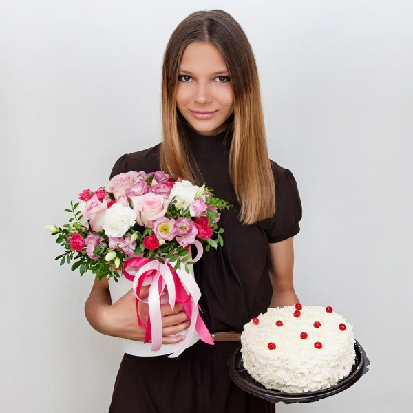 Carnation white, cream - 6, Pink Lisianthus (Eustoma) - 7, Pink spray carnation - 5, Pink rose 50 cm - 5, Round flower box small , Oasis, Film, Pistachio, Ribbon, Cake in assortment