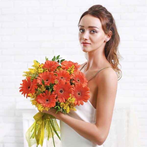 Gerbera daisies - 12, Solidago (1 pc.), Pistachio, Mesh (Abaka), Ribbon