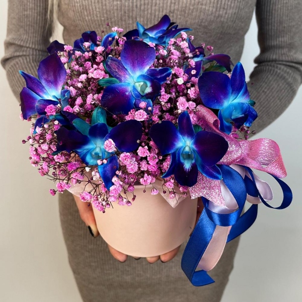 Gypsophila - 6, Orchid Dendrobium - 9, Flask for orchids, Oasis, Round flower box small , Ribbon