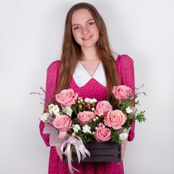 Pink rose 50 cm - 11, White Matthiola - 1, White spray carnation - 4, Wooden pot, Oasis, Wrapping Paper, Pistachio, Hypericum, Artificial branch
