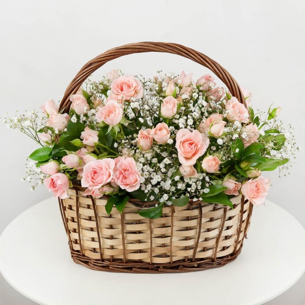 Spray rose: white, cream, light pink 50 cm - 18, Gypsophila - 3, Medium Basket, Oasis, Ruscus
