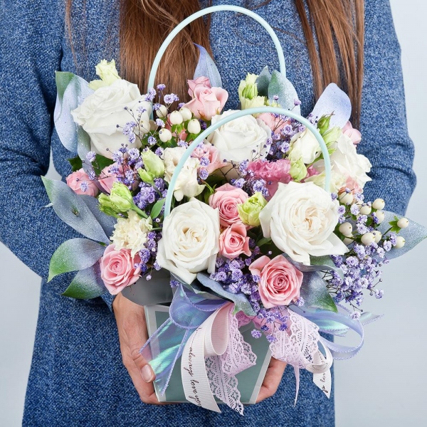 White rose 50 cm - 6, Bright pink spray rose mix, 50 cm - 3, Colored gypsophila - 1, lisianthus - 1, Flower bag, Oasis, Ribbon, Hypericum, Ruscus