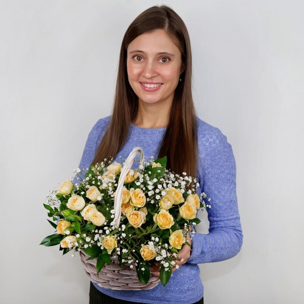 Spray rose: white, cream, light pink 50 cm - 9, Gypsophila - 1, Small Basket, Oasis, Pistachio, Ruscus