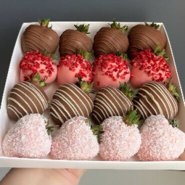 Chocolate covered strawberries "Tenderness"