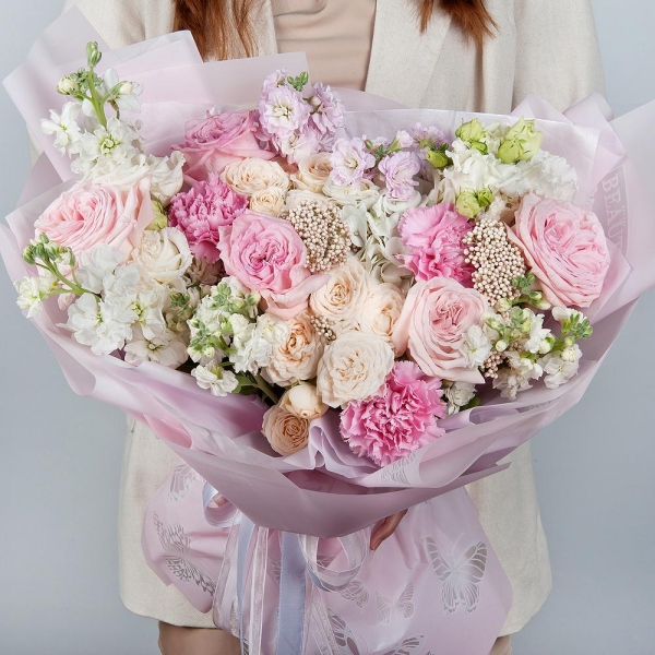  White Hydrangea - 1, Peony style roses - 5, Peony sprayrose - 2, White Matthiola - 5, lisianthus - 3, Pink carnation - 9, Ozotamnus, Wrapping Paper