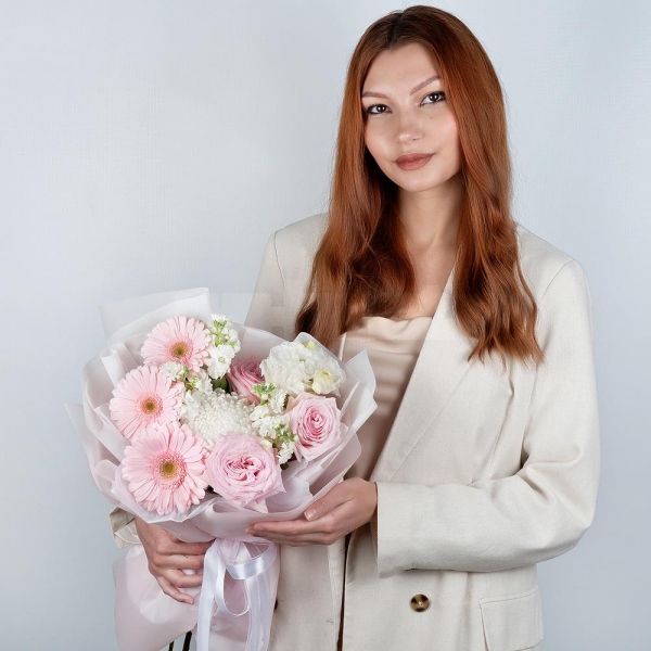 Chrysanthemum white Bigoudi - 1, Gerbera pink - 5, Peony rose pink 'OHara' - 3, White Matthiola - 2, lisianthus - 2, Wrapping Paper