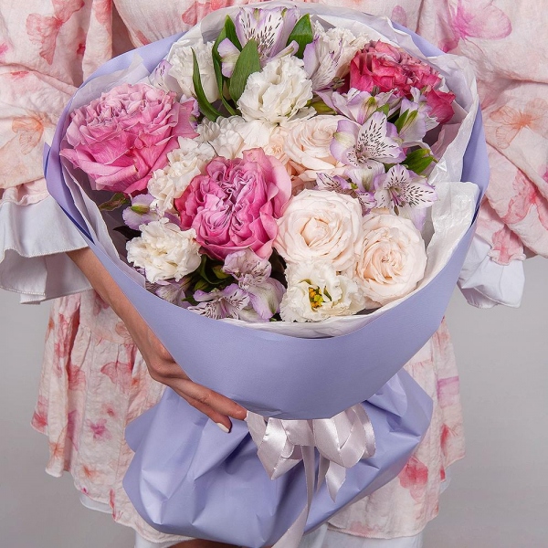 Pink rose Country Blues 50 cm - 3, Peony sprayrose - 2, Baltica White Spray Chrysanthemum - 1, Alstromeria lilac, purple - 7, lisianthus - 2, Wrapping Paper