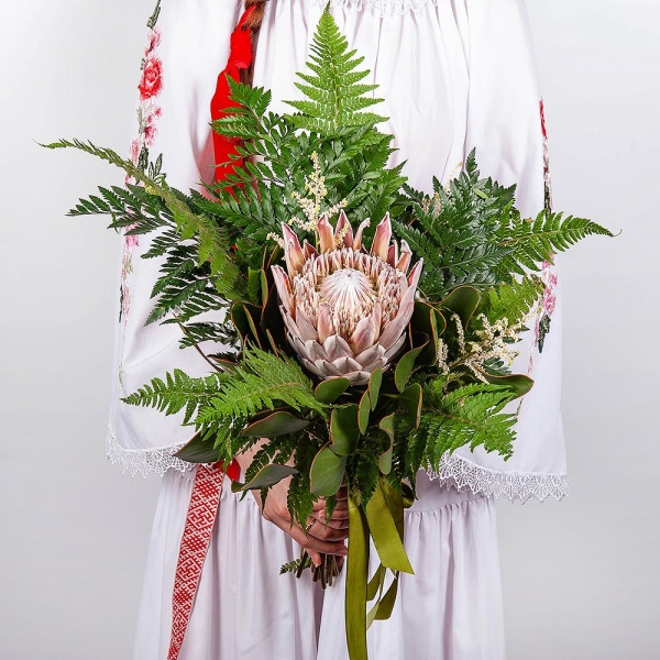 Protea, Fern (1 pc.), Astilbe, Ribbon