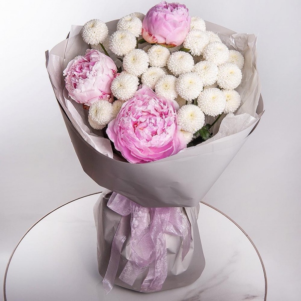 Peony pink - 3, Newton White Spray Chrysanthemum - 5, Wrapping Paper