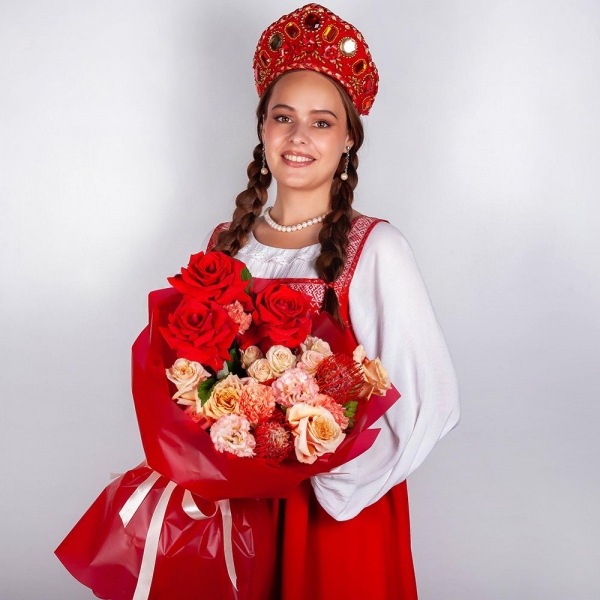 Red rose Nina 50 cm - 5, Cream Rose 50 cm Ecuador (Creme Caramel) - 4, Carnation white, cream - 3, Pink Lisianthus (Eustoma) - 2, Spray rose: white, cream, light pink 50 cm - 2,  Raspberry branch, Wrapping Paper, Nutan
