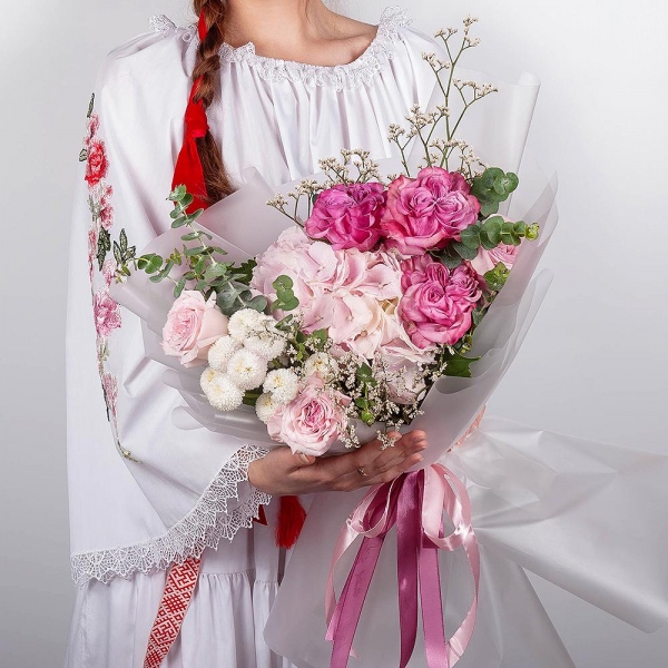 Peony rose pink 'OHara' - 2, Pink Hydrangea - 1, Newton White Spray Chrysanthemum - 8, Pink rose Country Blues 50 cm - 3, Eucalyptus, Limonium (1 pc.), Wrapping Paper, Wrapping Paper
