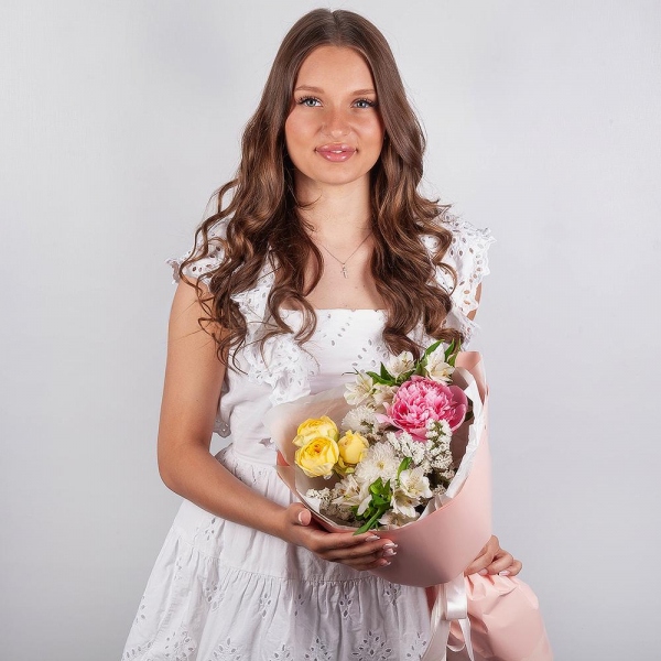Peony pink - 1, Alstromeria white, soft pink - 6, Spray peony rose  - 1, Baltica White Spray Chrysanthemum - 1, White statice, Wrapping Paper