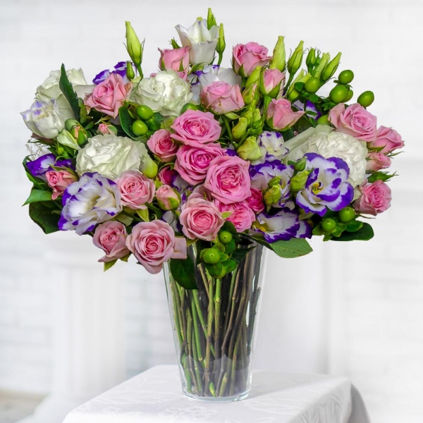 White rose 50 cm - 5, Bright pink spray rose mix, 50 cm - 6, Purple Lisianthus (Eustoma) - 6, Hypericum, Sisal, Ribbon
