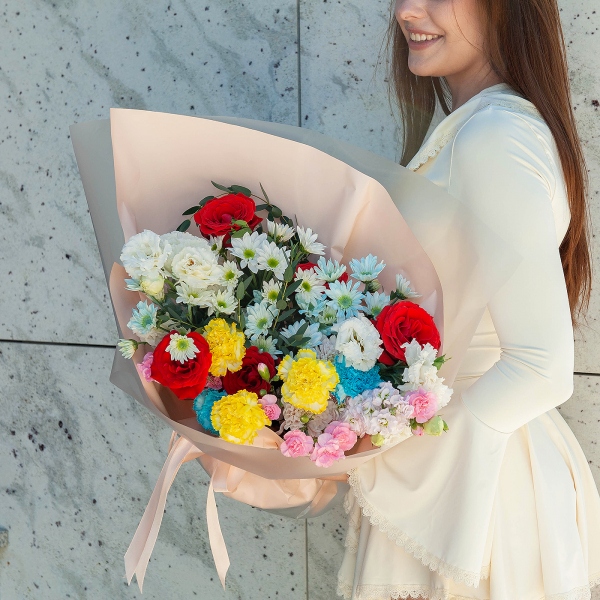 Red rose Nina 50 cm - 9, lisianthus - 2, Chrysanthemum spray Bacardi dyed blue - 4, Pink spray carnation - 9, Carnation white, cream - 10, Pink Matthiola - 1, Eucalyptus parvifolia (1 pc.), Wrapping Paper