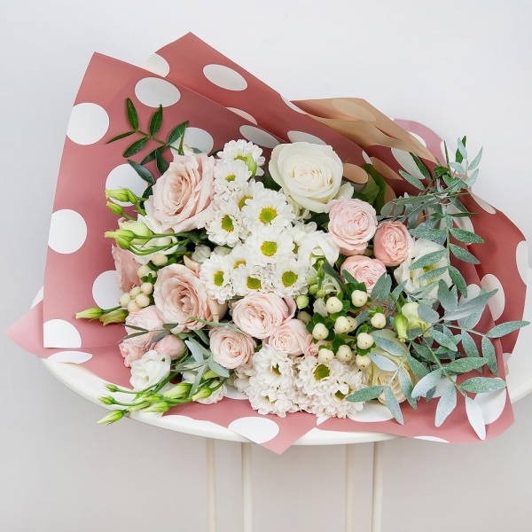 Santini White Spray Chrysanthemum - 5, Rose Powder 50 cm Ecuador (Quicksand, Menta) - 4, White rose 50 cm - 3, lisianthus - 3, Peony sprayrose - 4, Hypericum, Pistachio, Wrapping Paper