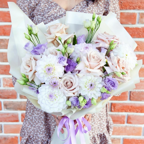 Rose Powder 50 cm Ecuador (Quicksand, Menta) - 9, White Dahlia - 6, Purple Lisianthus (Eustoma) - 4, Wrapping Paper