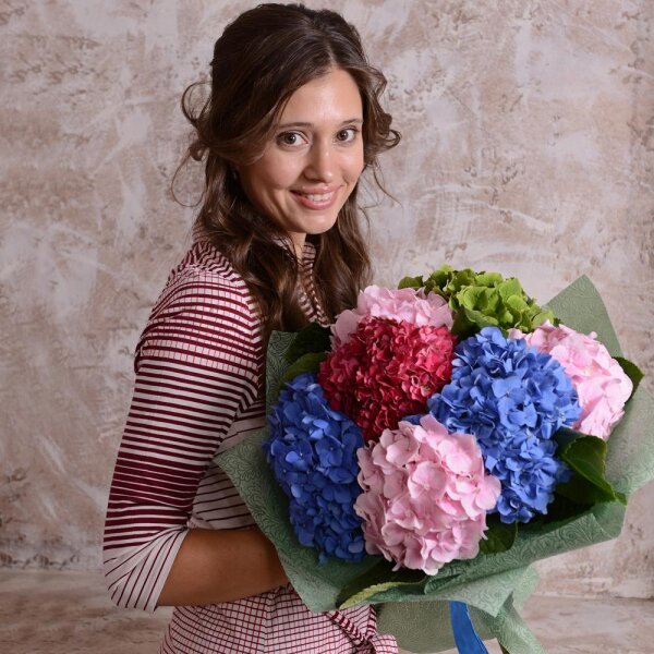 Blue/purple hydrangea - 3, Green Hydrangea - 2, Pink Hydrangea - 6, Wrapping Paper