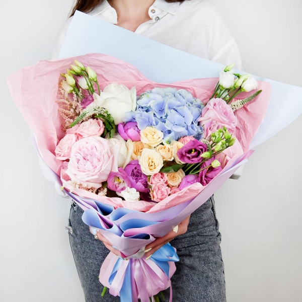 Blue/purple hydrangea - 3, Peony style roses - 4, Peony pink - 5, Spray rose: white, cream, light pink 50 cm - 5, lisianthus - 3, Peony rose pink 'OHara' - 4, Pink Lisianthus (Eustoma) - 2, Veronica spray, Wrapping Paper