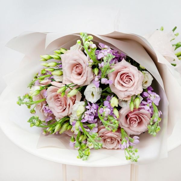 Matthiola Lilac - 14, lisianthus - 5, Rose Powder 50 cm Ecuador (Quicksand, Menta) - 11, Wrapping Paper