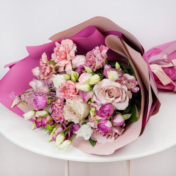 Cream Rose 50 cm Ecuador (Creme Caramel) - 5, Peony sprayrose - 8, Pink carnation - 8, lisianthus - 2, Pink Lisianthus (Eustoma) - 3, Solidago (1 pc.), Wrapping Paper