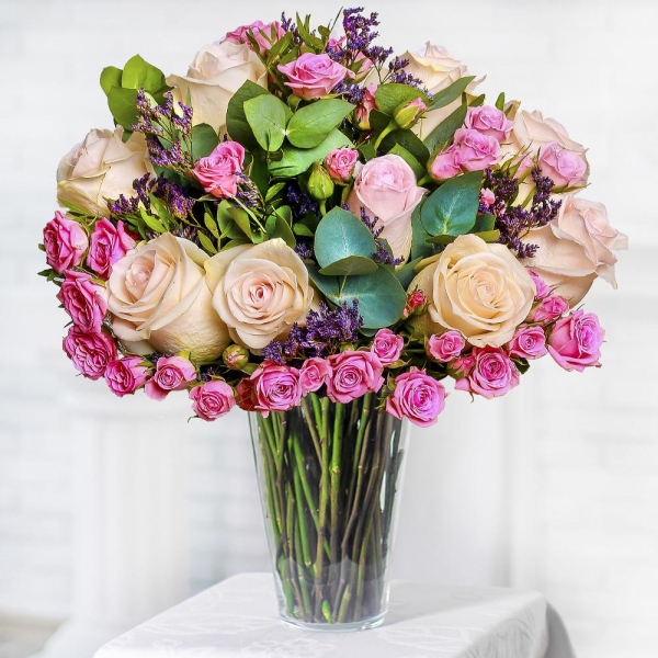 Rose Cream 50 cm - 15, Bright pink spray rose mix, 50 cm - 11, Limonium (1 pc.), Pistachio, Eucalyptus populus (1 pc.), Sisal, Ribbon