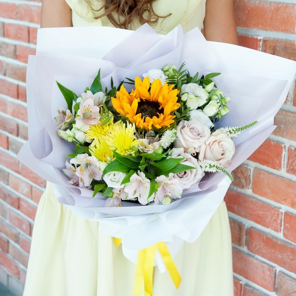 Alstromeria white, soft pink - 3, Baltica Yellow Spray Chrysanthemum - 2, lisianthus - 3, Rose Powder 50 cm Ecuador (Quicksand, Menta) - 4, Sunflower - 1, Veronica spray, Pistachio, Ribbon, Wrapping Paper