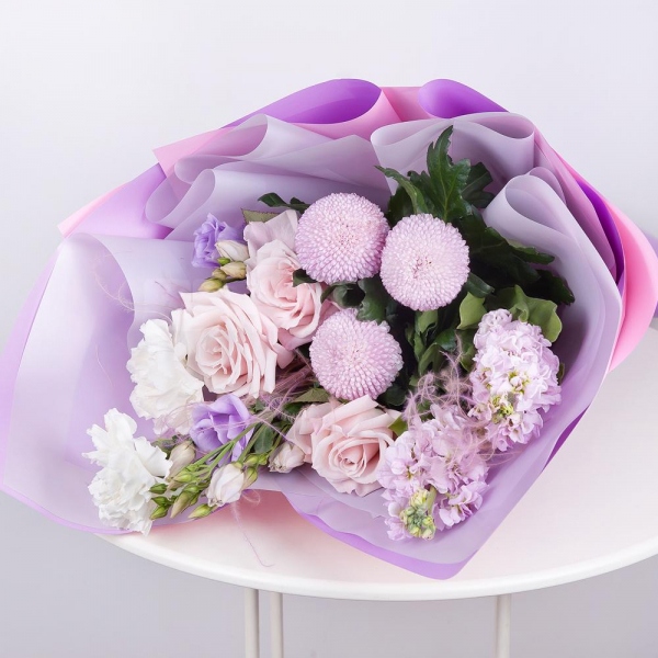 Pink Matthiola - 3, Momoko Chrysanthemum - 4, Rose Powder 50 cm Ecuador (Quicksand, Menta) - 5, Carnation white, cream - 5, Purple Lisianthus (Eustoma) - 3, Dried flowers decor, Wrapping Paper