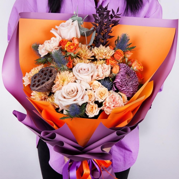 Rose Powder 50 cm Ecuador (Quicksand, Menta) - 4, Baltica Yellow Spray Chrysanthemum - 3, Spray rose: white, cream, light pink 50 cm - 2, Orange carnation - 5, Chrysanthemum Bigoudi purple - 2, Spray rose: yellow, orange 50 cm - 3, Eryngium, Dried flowers decor, Eucalyptus Cinerea, Wrapping Paper