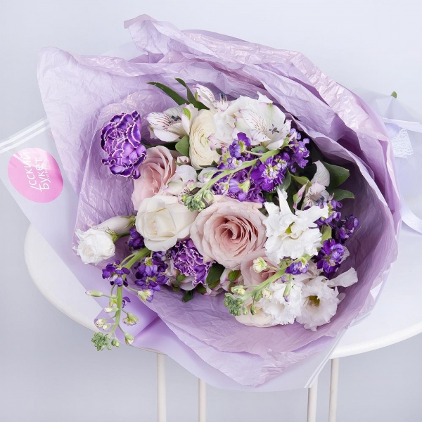 Ranunculus White - 1, Rose Powder 50 cm Ecuador (Quicksand, Menta) - 4, White rose 50 cm - 3, Lilac carnation - 6, Matthiola Lilac - 3, lisianthus - 2, Alstromeria lilac, purple - 4, Wrapping Paper
