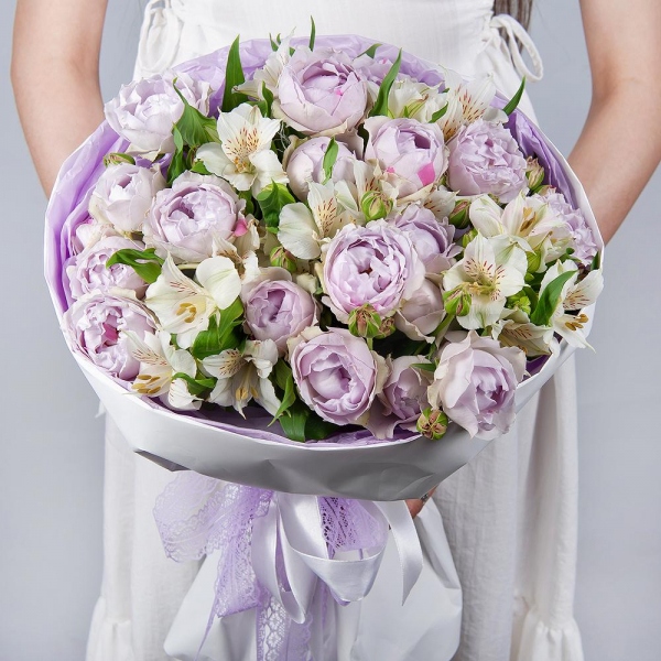 Peony sprayrose - 7, Alstromeria white, soft pink - 8, Wrapping Paper, Ribbon