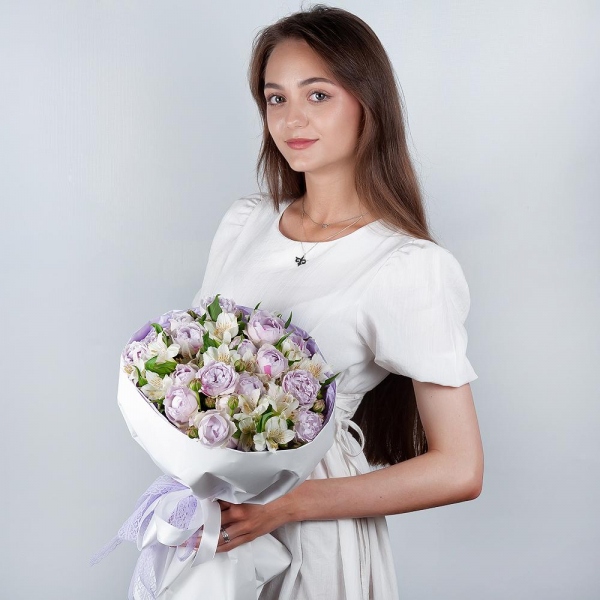 Peony sprayrose - 9, Alstromeria white, soft pink - 10, Wrapping Paper, Ribbon