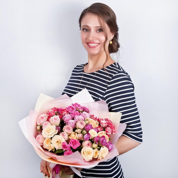 Rose Cream 50 cm - 7, Spray rose: white, cream, light pink 50 cm - 8, Peony sprayrose - 4, Wrapping Paper