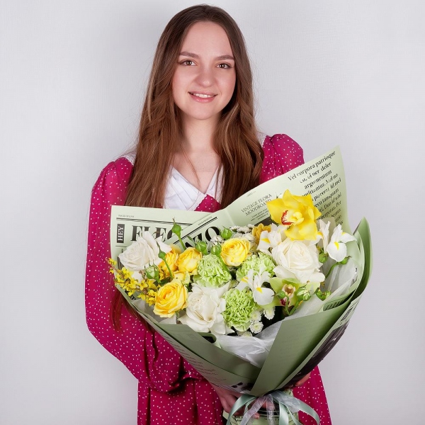 Orchid bud yellow/brown Cymbidium - 1, Green carnation - 5, White iris - 5, Athos poms Stallion - 3, Peony sprayrose - 2, White rose 50 cm Ecuador - 3, Green Cymbidium Orchid Bud - 1, Flask for orchids, Artificial branch, Wrapping Paper