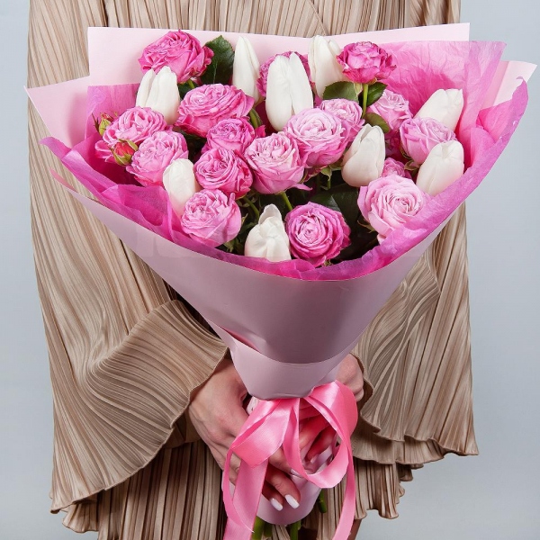 Peony sprayrose - 6, Tulip white - 13, Wrapping Paper