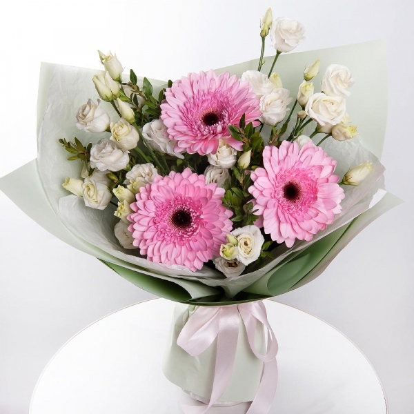 lisianthus - 3, Gerbera pink - 7, Pistachio, Wrapping Paper